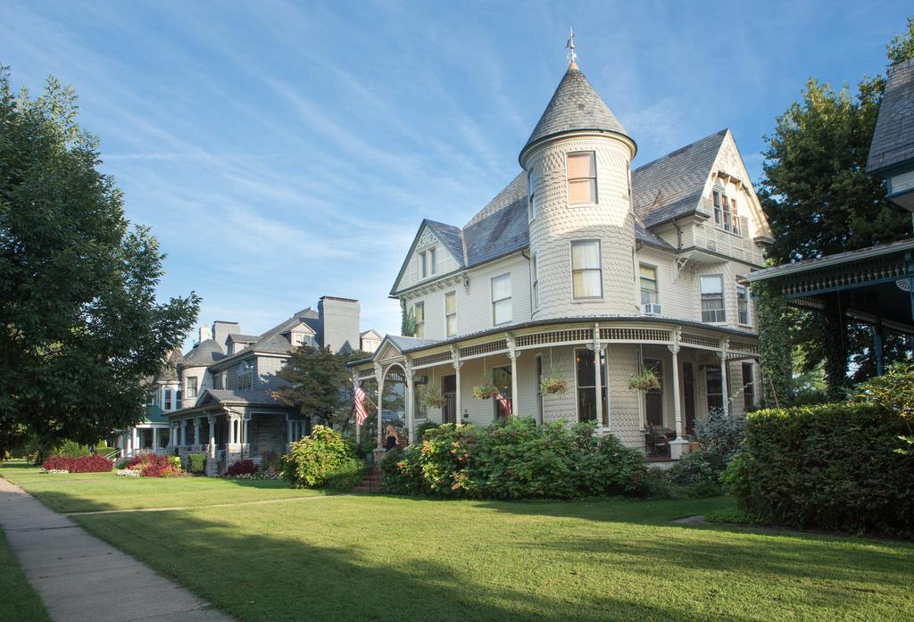 10 Clarke Bed & Breakfast Frederick Exterior photo